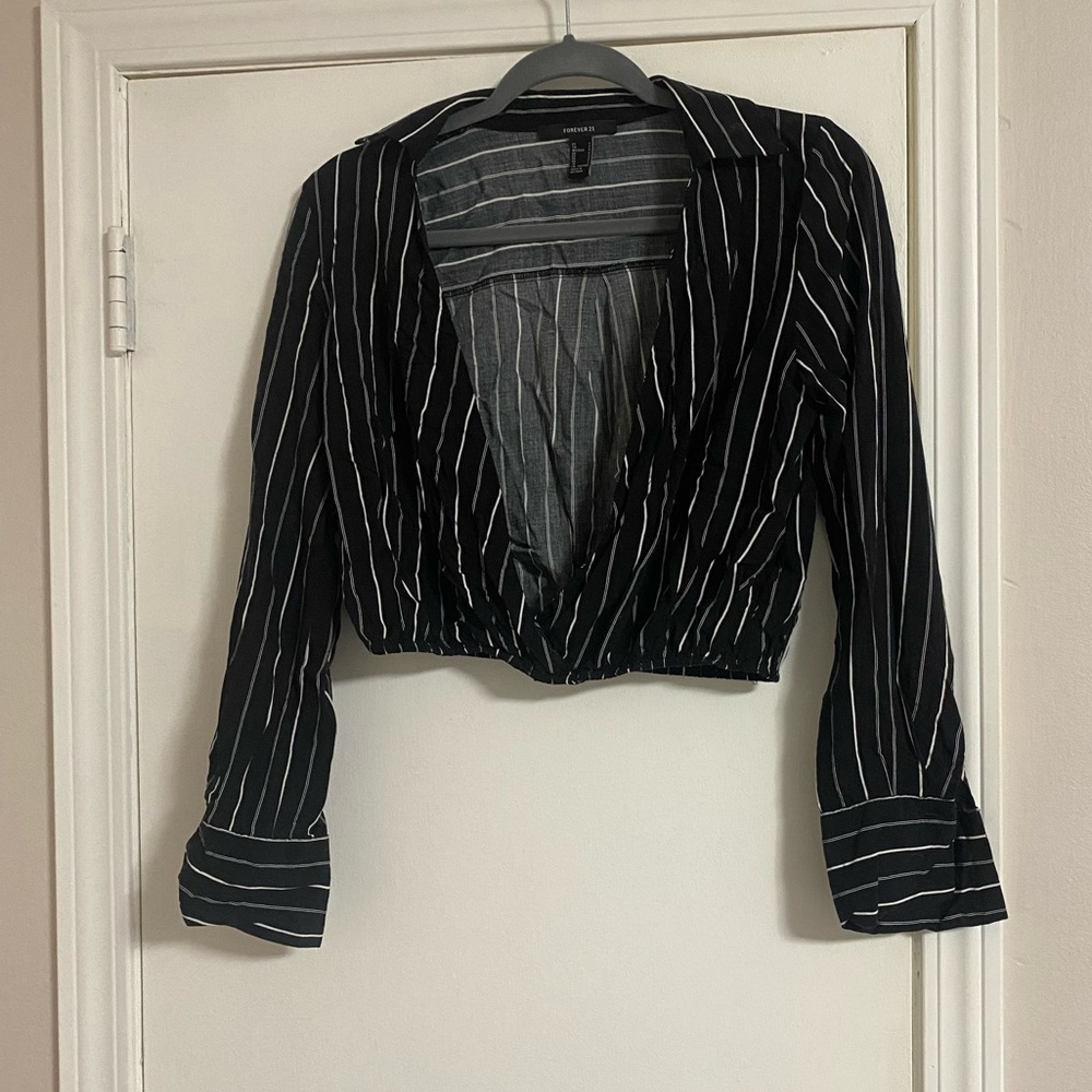 Black and White Stripped Crop Top With Collar Forever 21 Size Small